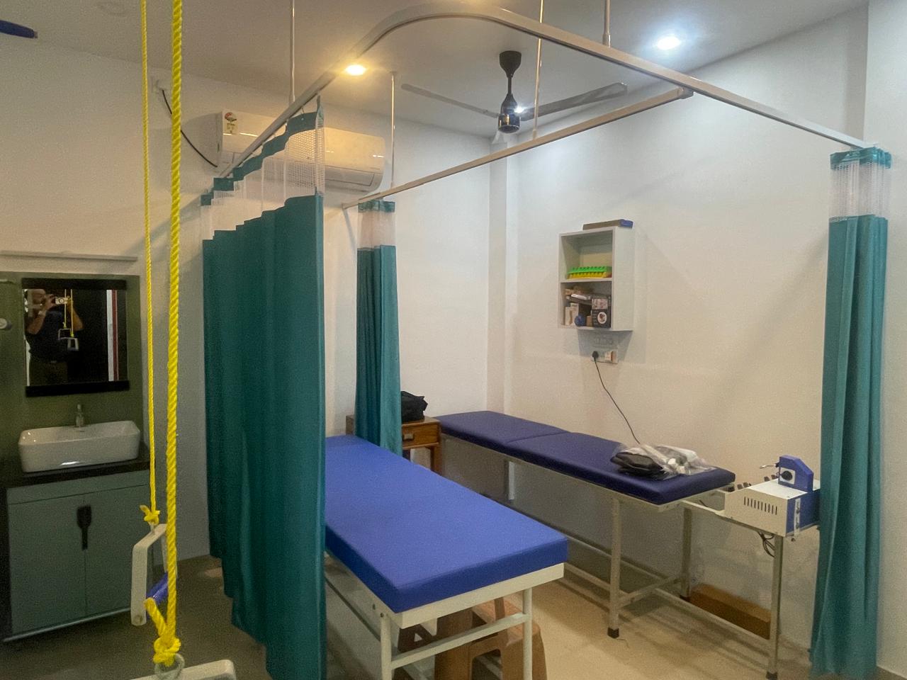 QDRC Physiotherapy facility with comfortable treatment beds in Kochi